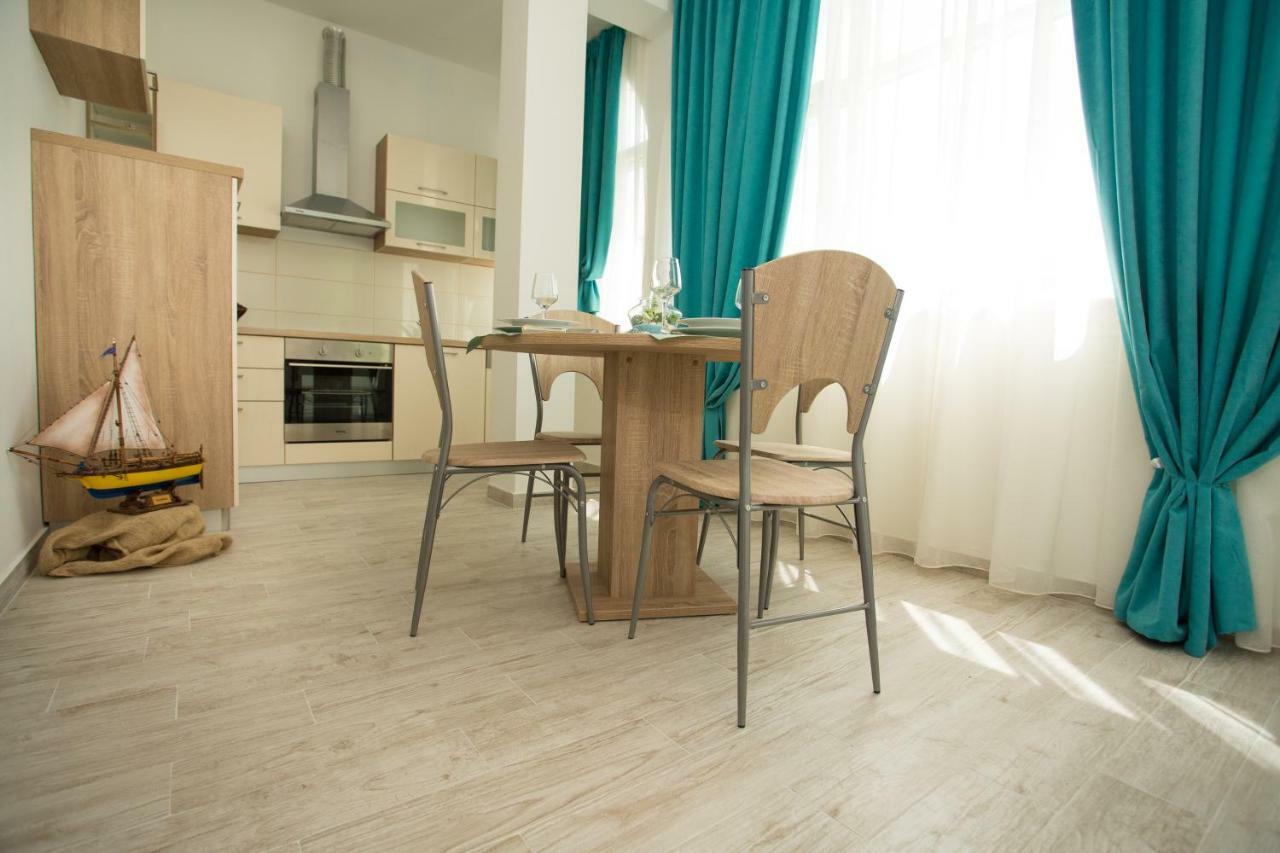 Apartments Kampanel Каштела Екстер'єр фото