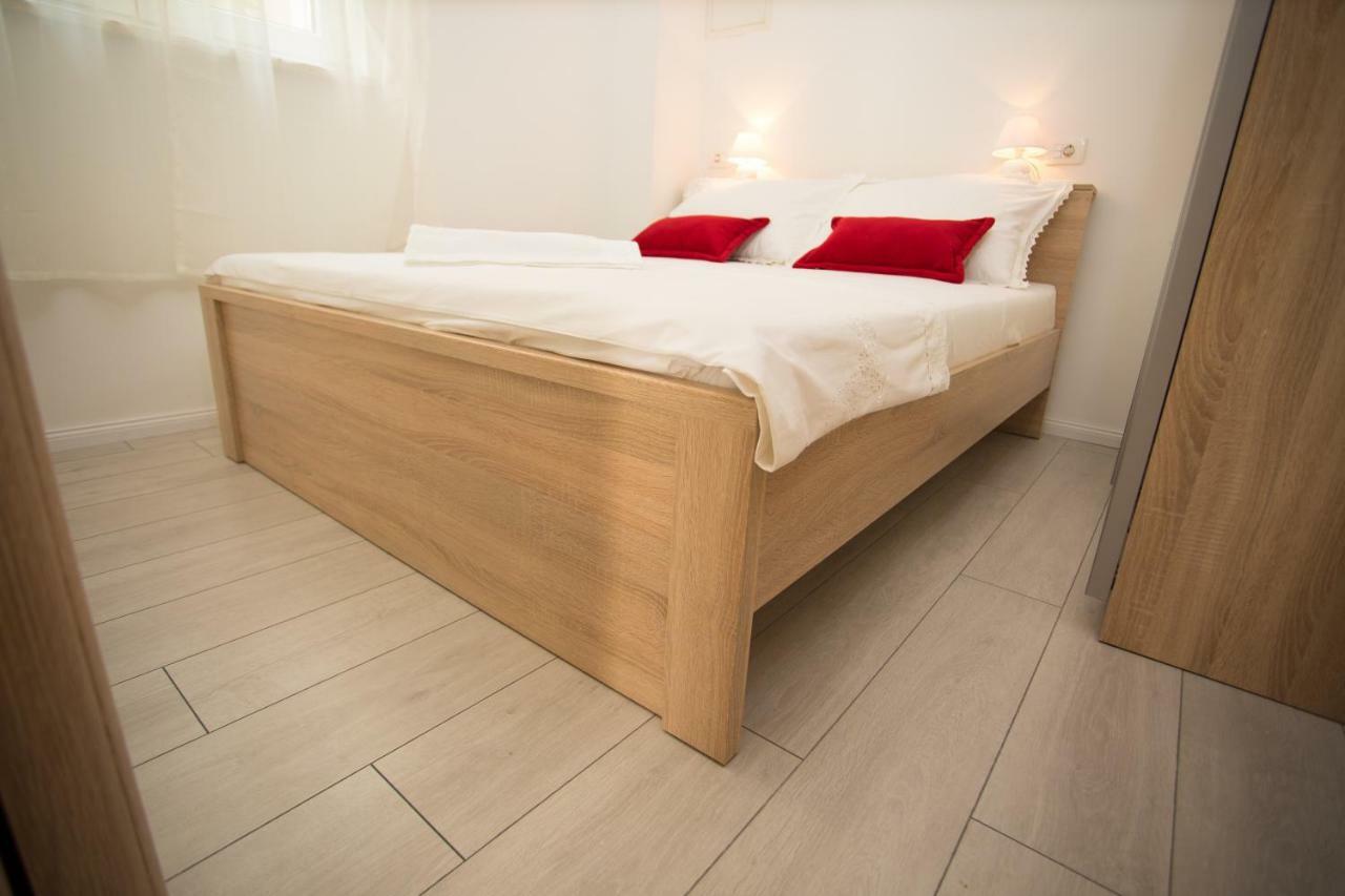 Apartments Kampanel Каштела Екстер'єр фото