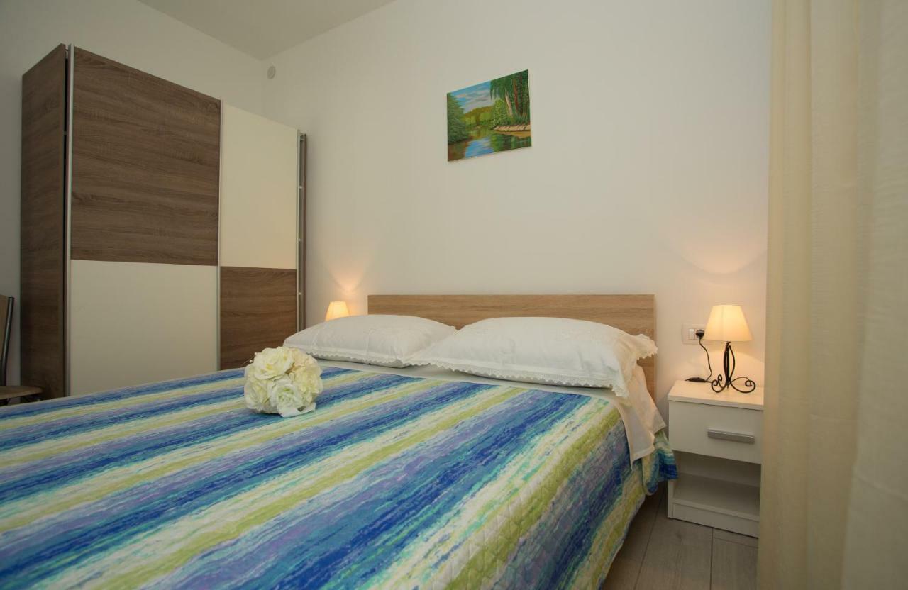 Apartments Kampanel Каштела Екстер'єр фото