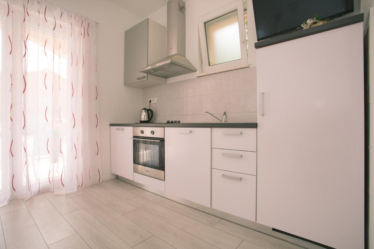 Apartments Kampanel Каштела Екстер'єр фото