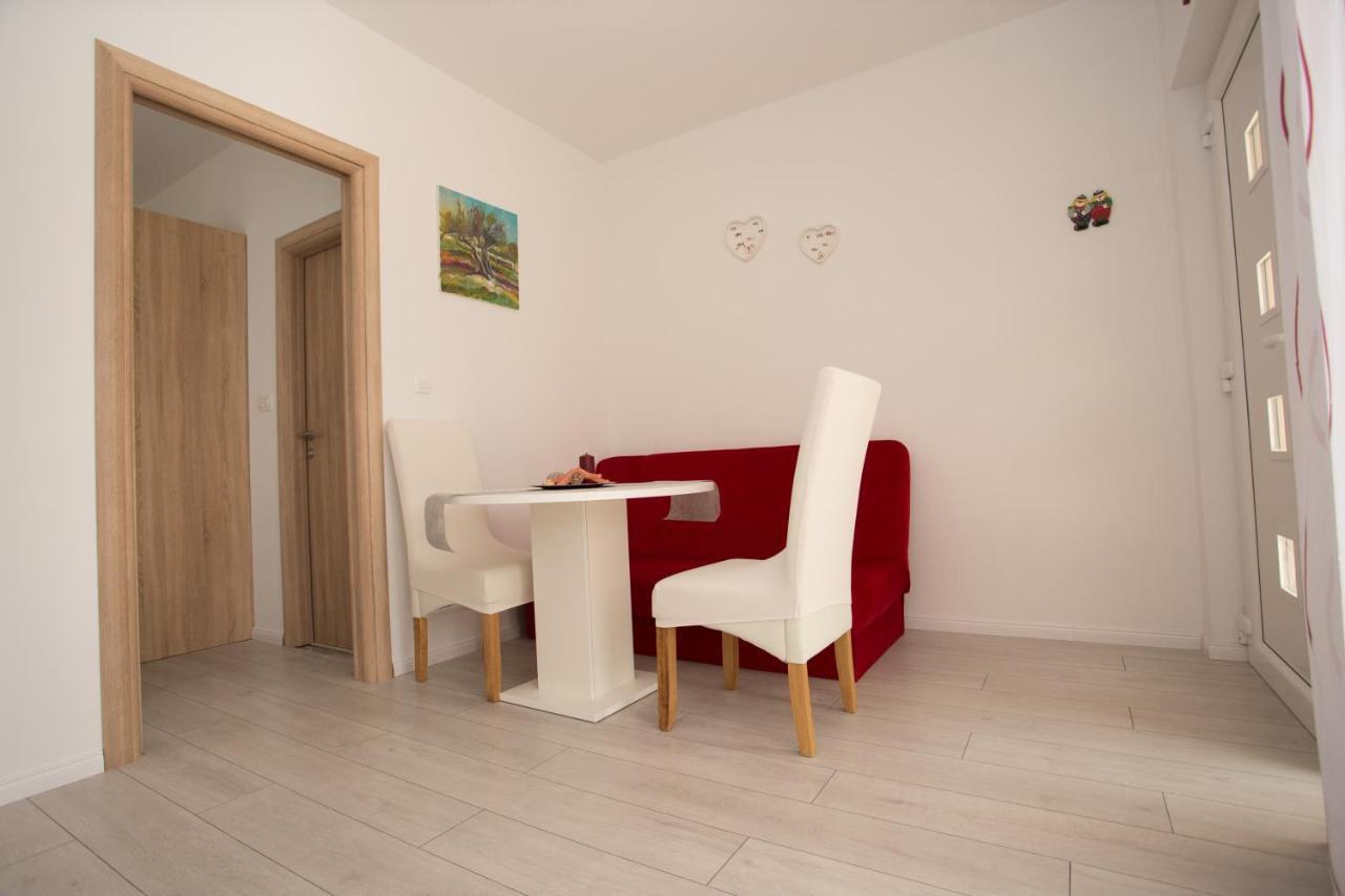 Apartments Kampanel Каштела Екстер'єр фото